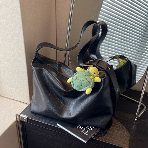 Borsa A Spalla Hobo In Pelle PU Retrò Grande Capacità Tracolla Larga Regolabile Con Ciondolo A Tartaruga Di Peluche Donna