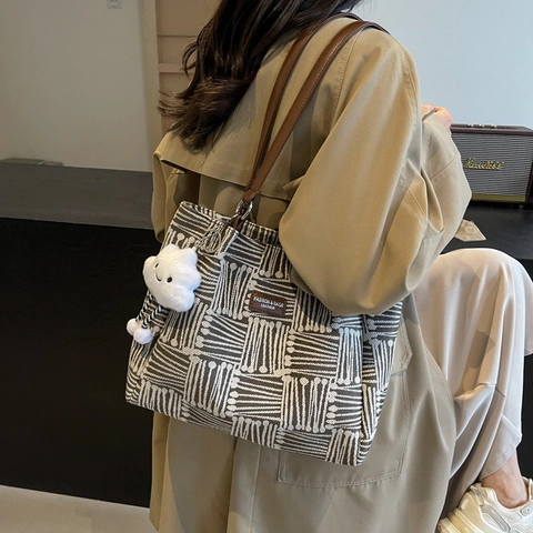 Gewebte Tote Bag Mit Geometrischem Muster Große Kapazität Leinwand Schultertasche Mit Wolkenanhänger Für Damen Chic Pendler