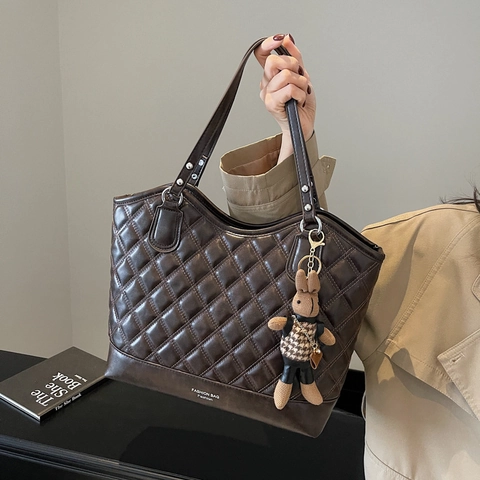 Sac Fourre-Tout Matelassé À Losanges Pour Femmes Cuir Synthétique Grande Capacité Sac À Épaule Avec Pendentif Lapin En Peluche