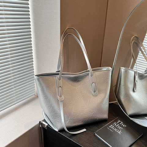 Große Kapazität Tote Bag Damen Falten PU Leder Metallic Silber Minimalistische Pendler Schulter Unterarm Handtasche Reißverschluss