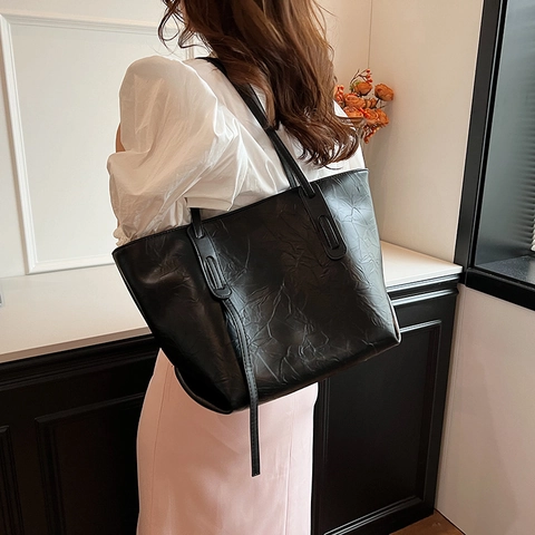 Große Kapazität Tote Bag Damen Falten PU Leder Metallic Silber Minimalistische Pendler Schulter Unterarm Handtasche Reißverschluss