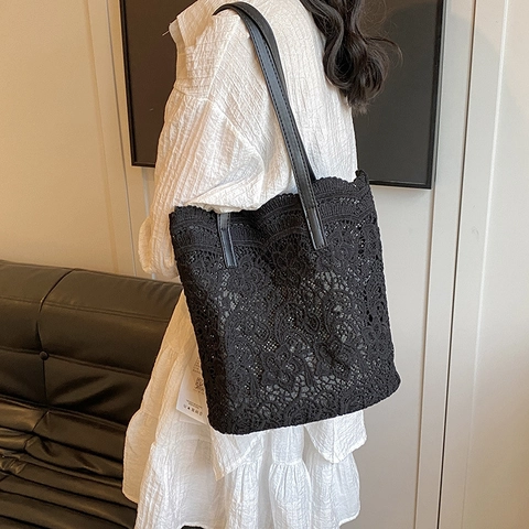 Damen Spitze Tote Bag Hohl Blume Große Kapazität Schulter Handtasche Sommer Strand PU Leder Riemen Koreanischen Stil