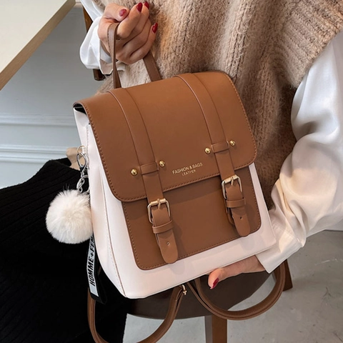 Zaino Da Donna In Colore A Contrasto Pelle PU Retro Stile Scolastico Con Ciondolo Pom Pon E Doppia Fibbia