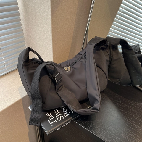 Grande Borsa A Spalla A Mezzaluna In Nylon Trapuntato Puffer Borsa Casual Versatile Tracolla Regolabile Per Donna