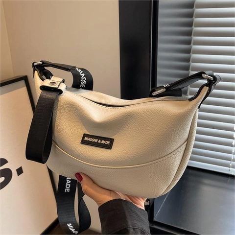 Women Crescent Crossbody Bag PU Leather Lychee Texture With Wide Letter Shoulder Strap Minimalist Chic All Match Hobo Handbag