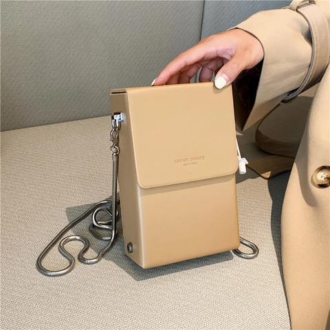 Mini Crossbody Telefoontas PU Leer Metalen Ketting Verticaal Vierkant Flapsluiting Klinknagel Detail Elegante Kleine Tas