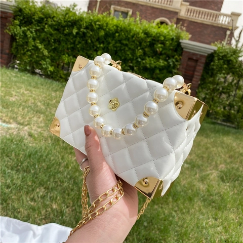 Damen Umhängetasche Gestepptes PU Leder Künstliche Perlengriff Goldkette Schultertasche Handtasche Kamelienblüte Schloss Metallecke