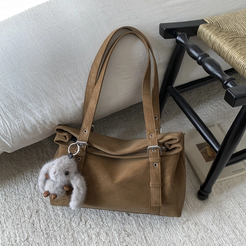Retro Große Kapazität Tote Tasche Damen Matte PU Leder Schultertasche Verstellbare Riemen Einfache Handtasche Mit Plüsch Hasen Anhänger
