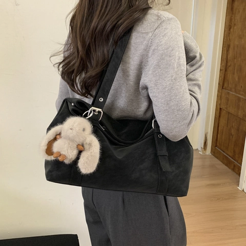 Retro Große Kapazität Tote Tasche Damen Matte PU Leder Schultertasche Verstellbare Riemen Einfache Handtasche Mit Plüsch Hasen Anhänger