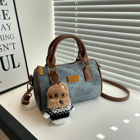 Borsa Boston Da Donna In Pelle PU E Tela Borsa Cilindrica Con Tracolla Regolabile E Ciondolo Orsetto Di Peluche