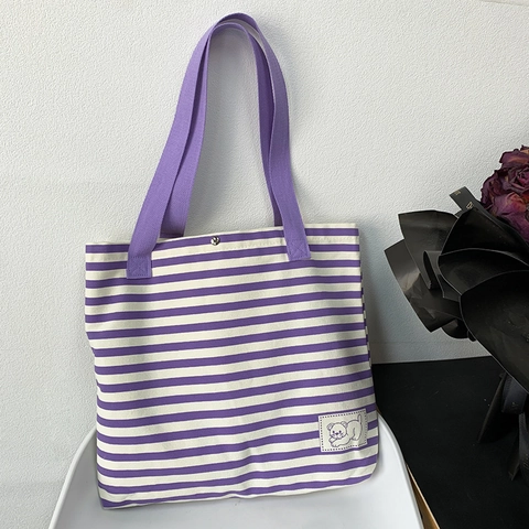 Gestreifte Canvas Tragetasche Große Kapazität Frauen Schultertasche Handtasche Cartoon Bär Aufnäher Einfach Täglich Reise Student