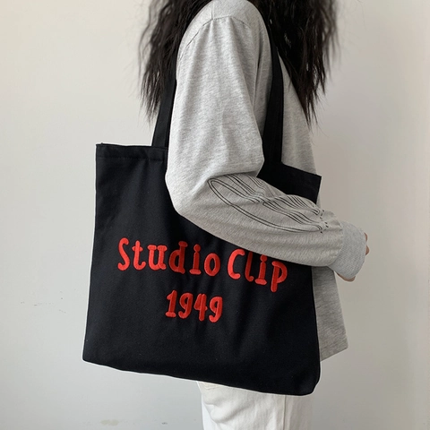 Canvas Schultertasche Tote Mit Bestickten Buchstaben Große Kapazität Reißverschluss Lässiger Literarischer Stil