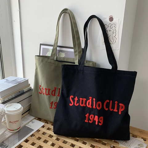 Canvas Schultertasche Tote Mit Bestickten Buchstaben Große Kapazität Reißverschluss Lässiger Literarischer Stil