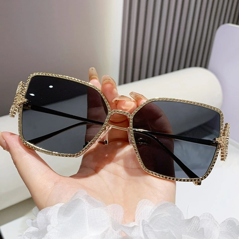 Square Sunglasses For Women Metal Frame Rhinestone Edge Star Decoration UV400 Gradient Lens Luxury Fashion Oversized