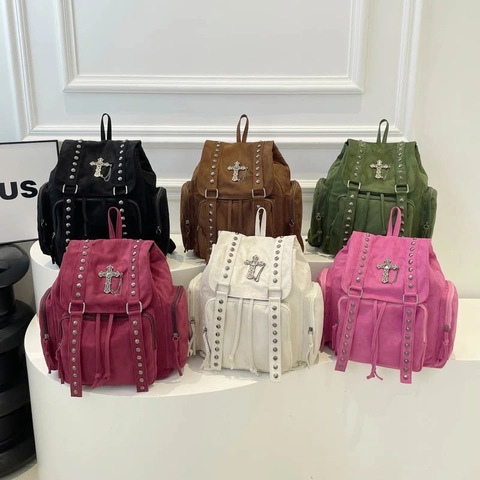 Zaino In Camoscio Vintage Da Donna Stile Gothic Punk Rivetto Pendente A Croce Grande Capacità Coulisse Patta Cartella