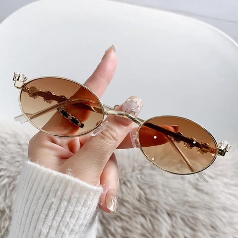 Women Oval Sunglasses Metal Frame Y2K Vintage Style Crystal Rhinestone Decorated UV400 Protection Fashion Eyewear