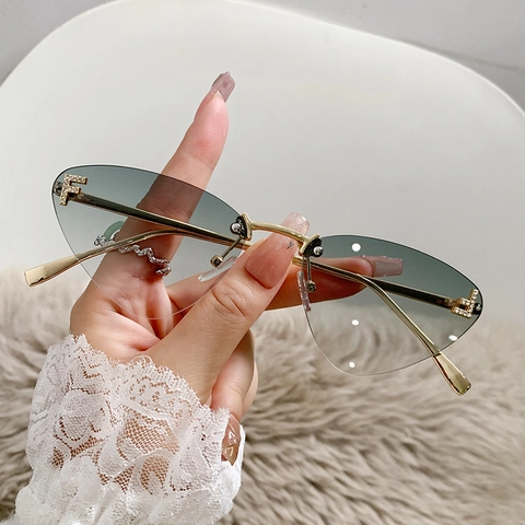 Lunettes De Soleil Oeil De Chat Vintage Sans Monture Metal Protection UV400 Verres Degrades Decor Lettre Strass Femmes