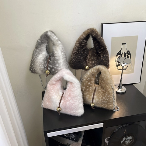 Dames Pluche Handtas Kunstbont Kettingriem Crossbody Tas Hert Patroon Gouden Bal Hanger Wintermode