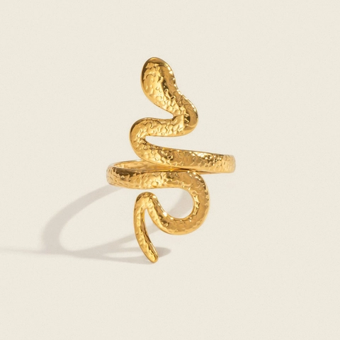 Anillo Serpiente Acero Inoxidable Textura Martillada Bañado Oro 18K Ajustable Joyería Moda Mujer