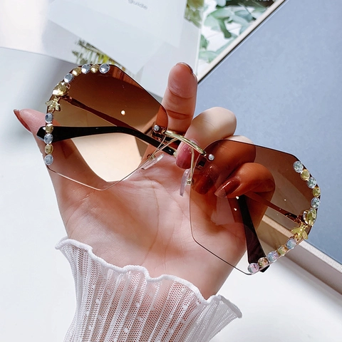 Oversized Randloze Zonnebril Metalen Frame Gradiënt AC Lenzen Strass Bijen Decor UV400 Bescherming Vintage Luxe Voor Dames