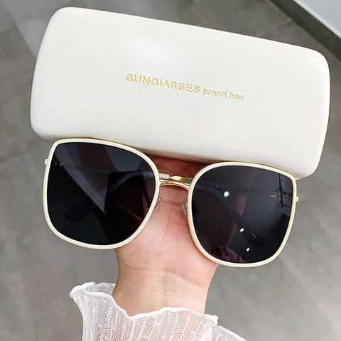 Oversized Square Sunglasses UV400 Protection Fashion Retro Shades With Storage Case For Women Men PC Metal Frame