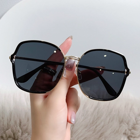 Retro Oversized Square Sunglasses Metal Frame UV400 Protection Gradient Lenses Fashion Eyewear For Outdoor Travel
