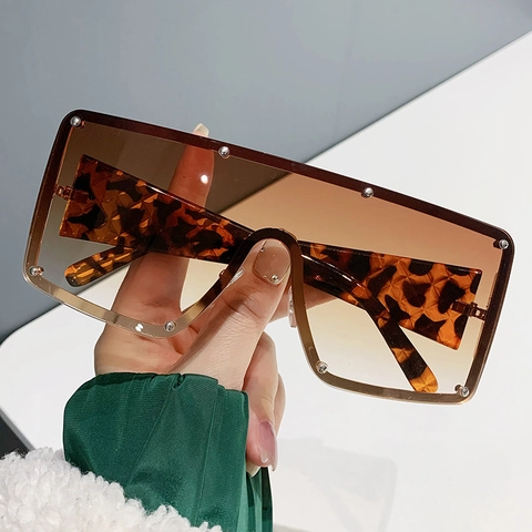 Oversized Square Sunglasses Metal Frame Integrated PC Lens Rivet Decor Lattice Pattern Temples Fashion Eyewear Women