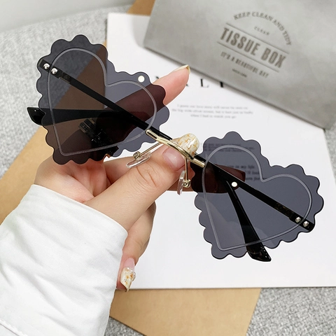 Hartvormige Zonnebril Geschulpte Rand Randloos Metalen Frame UV400 Gradiënt Lens Trendy Y2K Party Brillen Voor Dames