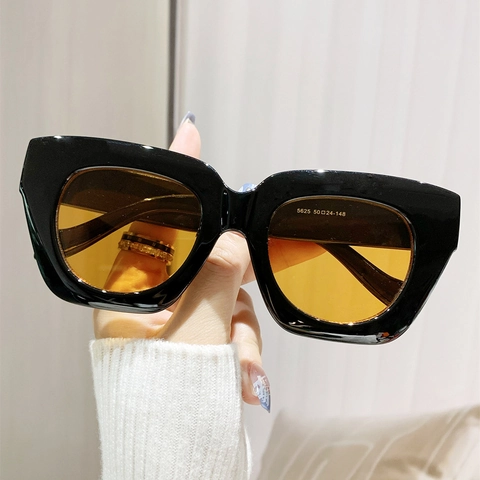 Gafas De Sol Cuadradas Vintage Bold Big Frame Material PC Protección UV400 Moda Street Style Para Mujeres Y Hombres