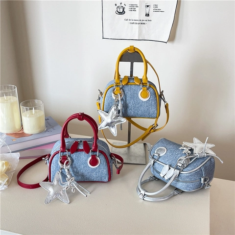 Sac Boston en Denim pour Femmes Sac Bandoulière Tendance Color Block Avec Pendentif Étoile Design de Niche Petit Sac À Épaule