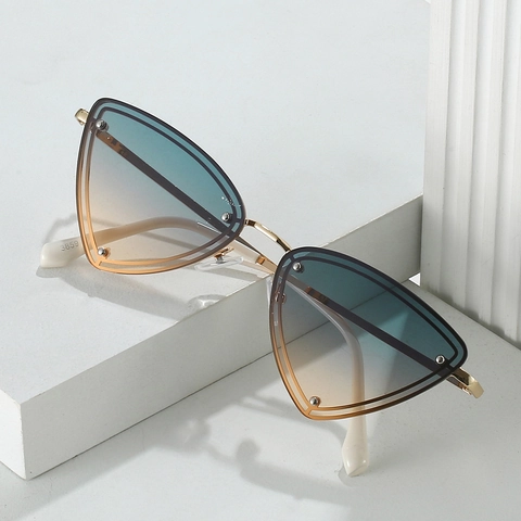 Fashion Triangle Sunglasses Metal Frame PC Lens UV400 Protection Geometric Small Frame Eyewear Rivet Retro Style