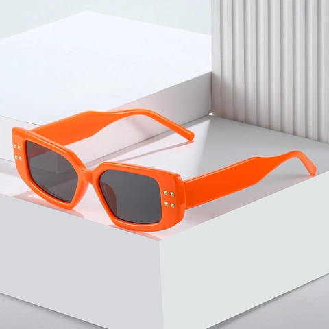 Retro Square Sunglasses Fashion Rectangular Frame UV400 Protection With Gold Square Rivet Details Unisex Trendy Shades