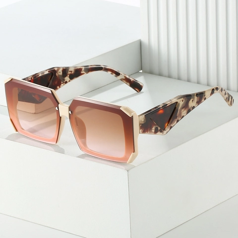 Retro Oversized Square Sunglasses For Women Men UV400 Protection Trendy Gradient Lens PC Frame Fashion Eyewear