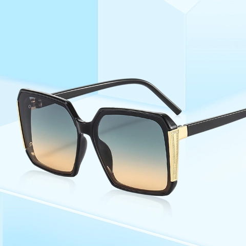 Retro Square Sunglasses Large Frame UV400 Protection Gradient Lens Metal Decor Trendy Eyewear For Outdoor Travel