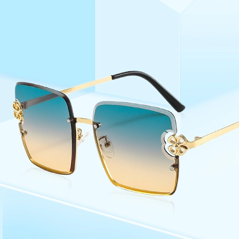 Oversized Square Sunglasses For Women Metal Frame Gradient Lens UV400 Protection Hollow Flower Temple Fashion Eyewear