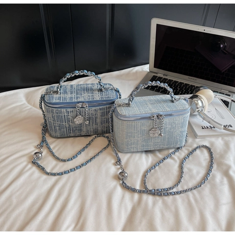 Damen Tweed Umhängetasche Schminkkoffer Kleine Boxform Gewebter Kettenriemen Rosenanhänger Modisch Elegant