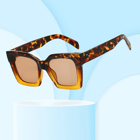 Oversized Square Sunglasses UV400 Protection Vintage PC Frame Rivet Decor Fashion Trendy Eyewear Unisex