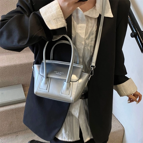 Dames Koreaanse Stijl PU Leer Kleine Vierkante Crossbodytas Effen Kleur Glanzende Handtas Met Verstelbare Riem Mode Schoudertas