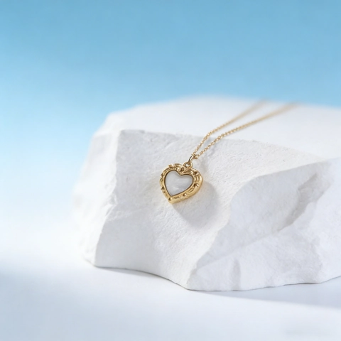 Vintage Heart Pendant Necklace Gold Plated Stainless Steel Mother Of Artificial Pearl Baroque Pattern Elegant Jewelry For Women