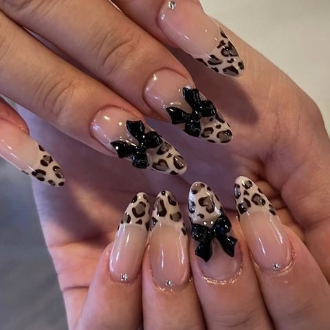 Leopard Print Press On Nails Almond Shape French Tip Nude Glossy Artificial Fingernails With Bow Rhinestone Decoration