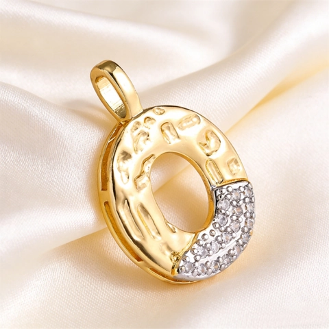 Pendentif Lettre Initiale Alphabet A-Z Bicolore en Cuivre Zirconia avec Texture Martelée Bricolage Accessoire de Collier de Couleur de Contraste