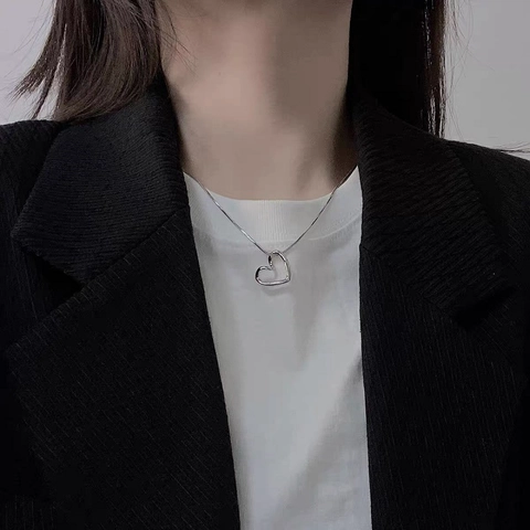 Hollow Heart Pendant Necklace Minimalist Silver Color Alloy Clavicle Snake Bone Chain For Women