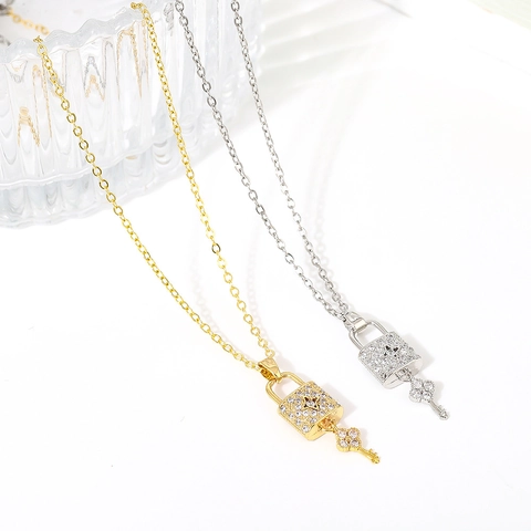Collana Con Pendente Lucchetto E Chiave Placcata Oro 18K Rame Intarsiato Con Zircone Moda Catena Da Clavicola Per Donna