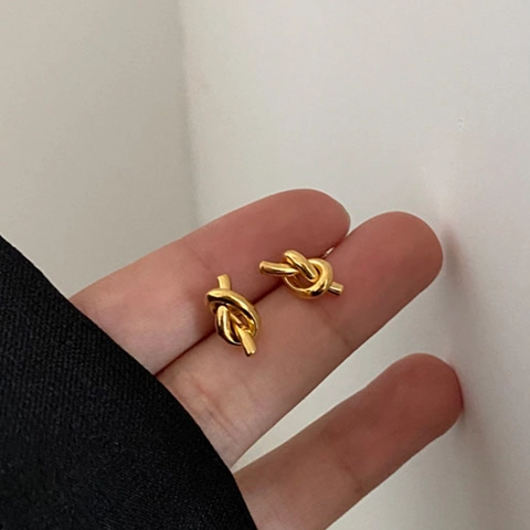 Pendientes De Botón Con Nudo Chapado En Oro De 18K Acero De Titanio Joyería Geométrica Minimalista Exquisita Para Mujeres