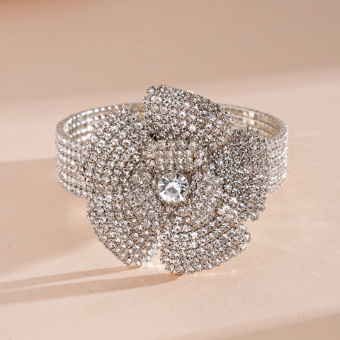 Luxus Kupfer Strass Blumen Armreif Fünf Reihen Pavé Eingelegtes Offenes Armband Elegante Florale Handgelenk Schmuck Für Damen