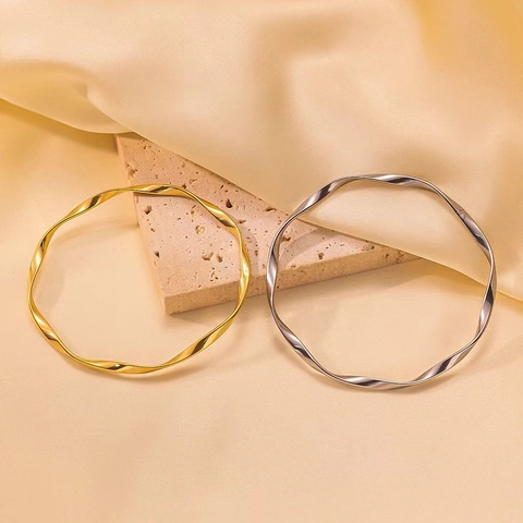 Βραχιόλι Mobius Ring Από Ανοξείδωτο Ατσάλι Στριφτό Ανώμαλο Μινιμαλιστικό Γυαλισμένο Κομψό Για Γυναίκες