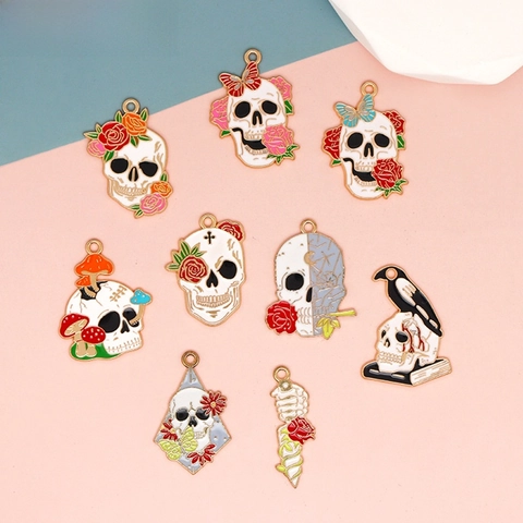 Dijes Góticos de Halloween Aleación de Zinc Esmalte Calavera Rosa Cuervo Mariposa Hongo Colgantes Para DIY Collar Joyería