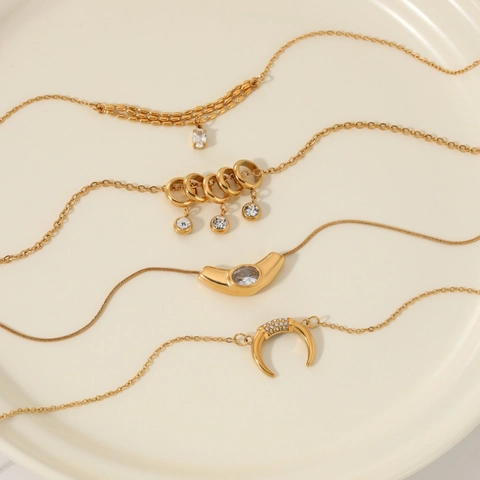 18K Vergoldet Edelstahl Strass Anhänger Halskette Für Damen Leichter Luxus Schlüsselbein Kette Schmuck