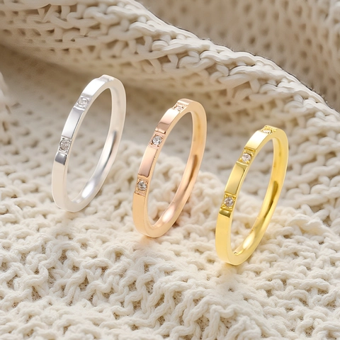 Anillo Simple de Acero Inoxidable con Incrustaciones de Rhinestone Geométrico para Mujeres Hombres Anillo de Dedo para Pareja Minimalista Accesorio Joyería de Moda