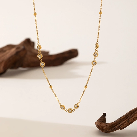 Combinazione di Gioielli in Acciaio Inossidabile Placcato Oro 18K Minimalista Per Donna Collana con Ciondolo Rotondo in Zirconia Bracciale Accessori Eleganti